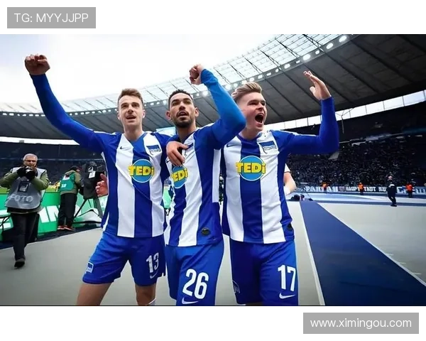 沙尔克04逆转绝杀帕德博恩成功反超升至德乙榜首准备冲击德甲