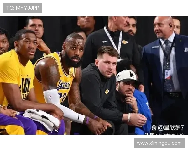 里夫斯分析詹姆斯如何利用东契奇被包夹后的4打3优势进行进攻